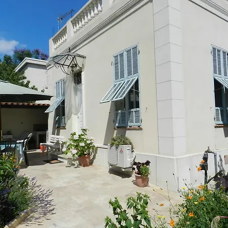 Studio In Josephine Daire